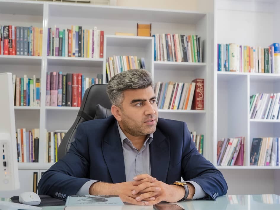 احسان صیدالی سرپرست شبکه بهداشت و درمان شهرستان دنا