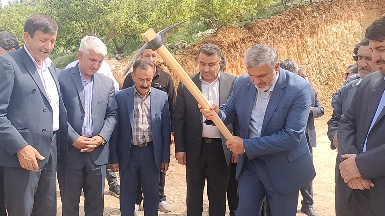 مراسم کلنگ زنی مدرسه روستای تلخدان دشت روم