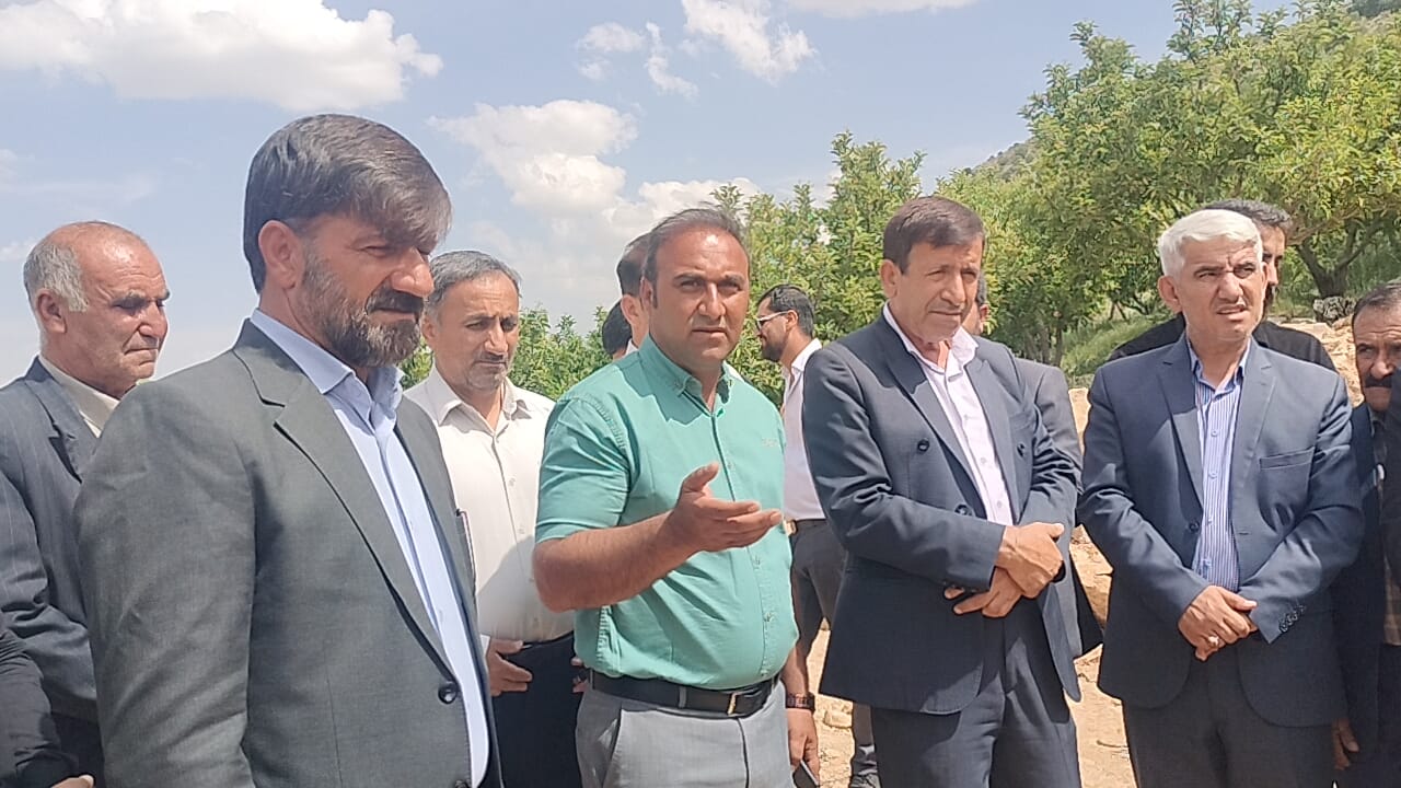 مراسم کلنگ زنی مدرسه روستای تلخدان دشت روم