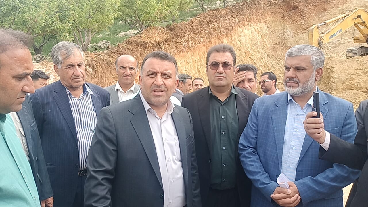مراسم کلنگ زنی مدرسه روستای تلخدان دشت روم
