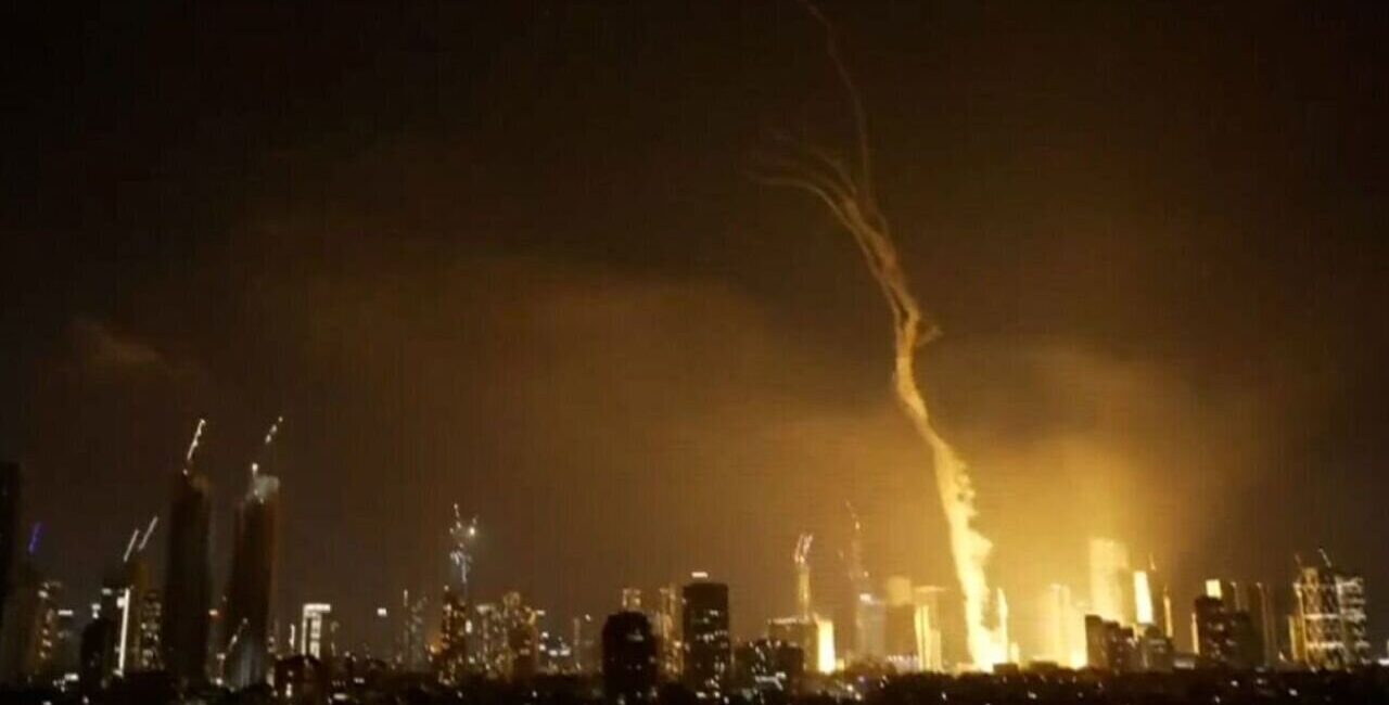 2040551 387