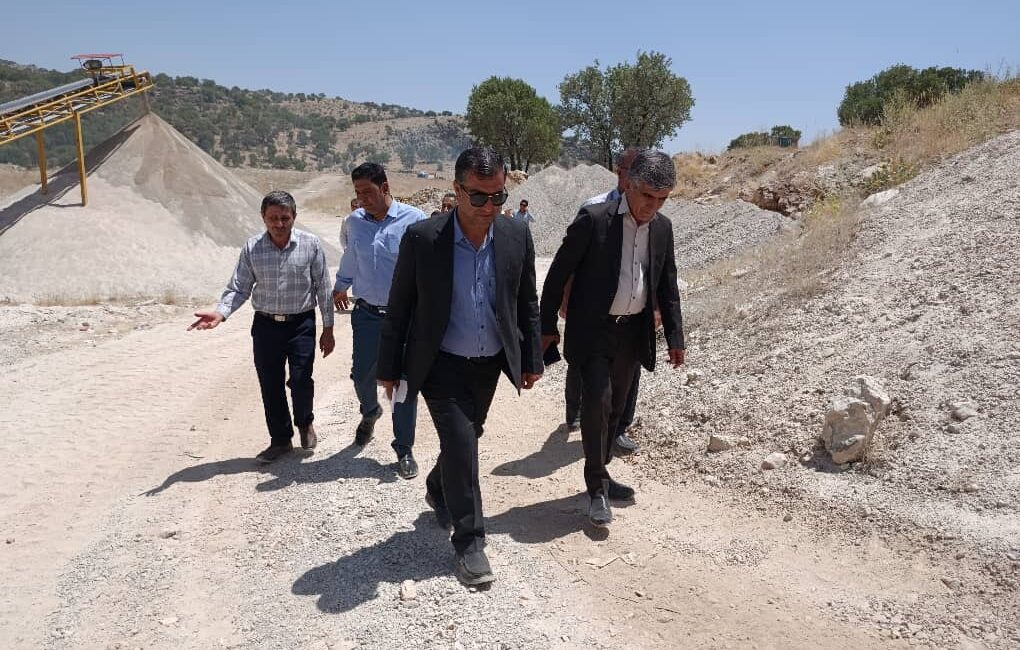 بازدید شهردار سی‌سخت از املاک واگذار شده به بخش خصوصی